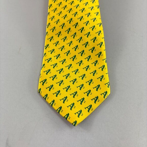 Macy's Exclusive Oakland A's Yellow / Green Men's Extra Long Men's Tie 4" x 63" - Picture 2 of 4